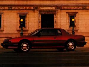Oldsmobile Toronado Trofeo 1990 года